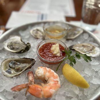 Banks’ Seafood Kitchen and Raw Bar signature dishes Oysters on the half shell, Crab Cakes, Lobster, Daily fish specials